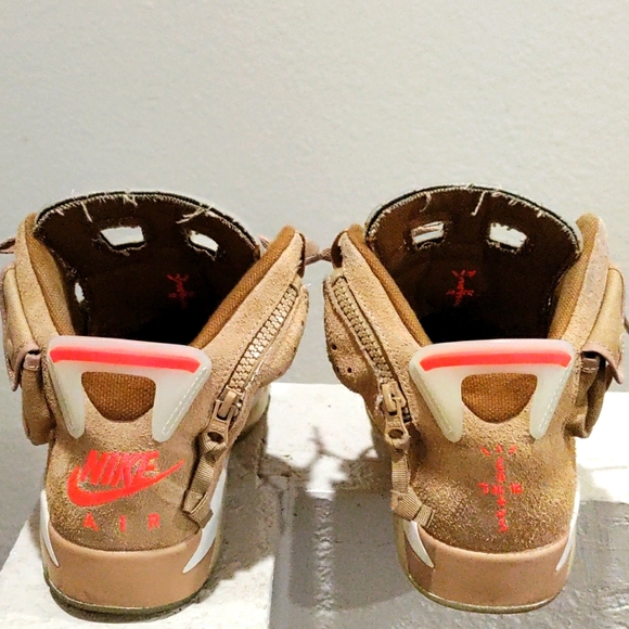 Travis Scott "British Khaki" Jordan Retro 6 - Picture 3 of 6